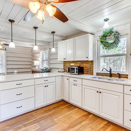 Dog-Friendly Hiawassee Cabin With Decks And Fire Pit! Eksteriør billede
