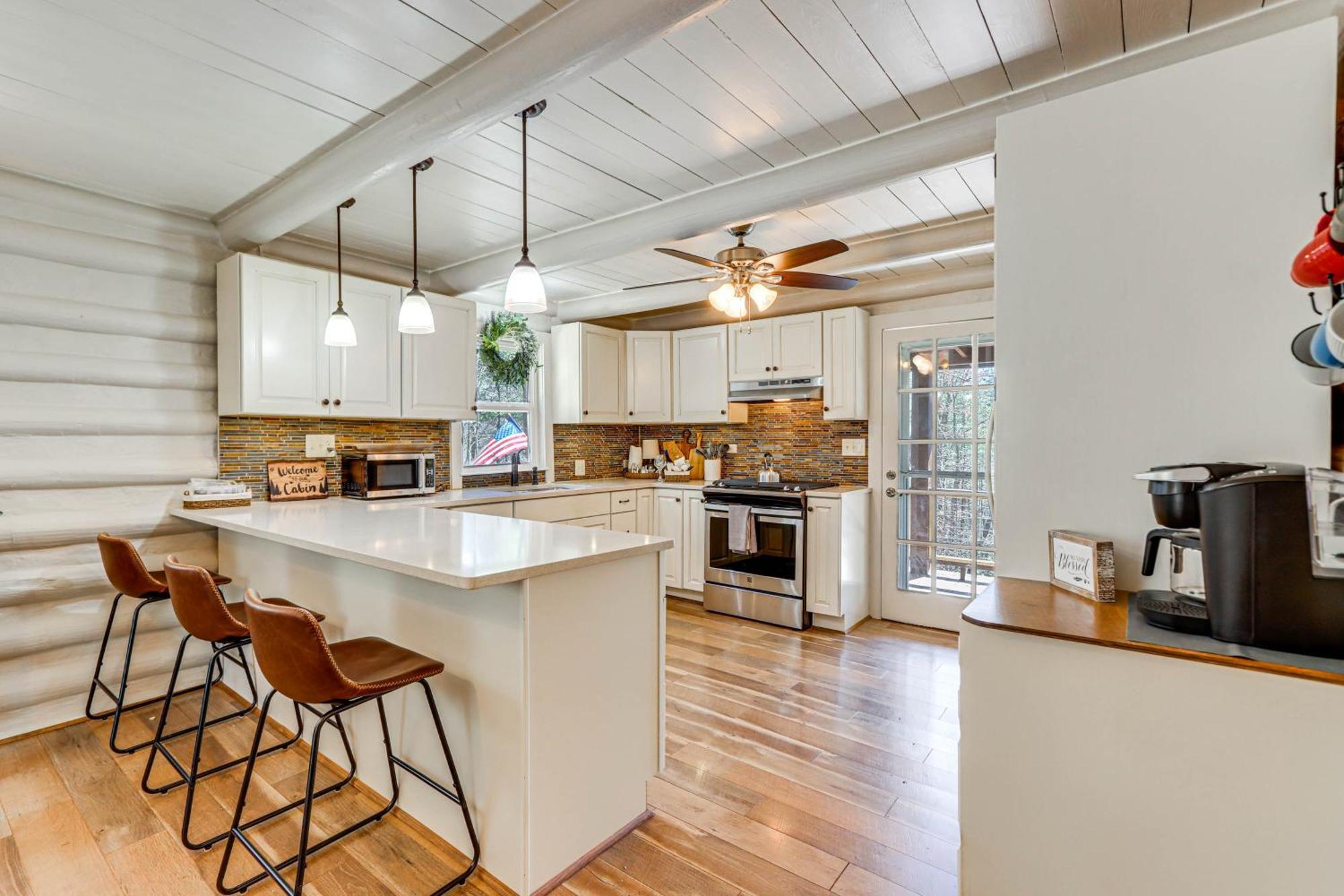 Dog-Friendly Hiawassee Cabin With Decks And Fire Pit! Eksteriør billede