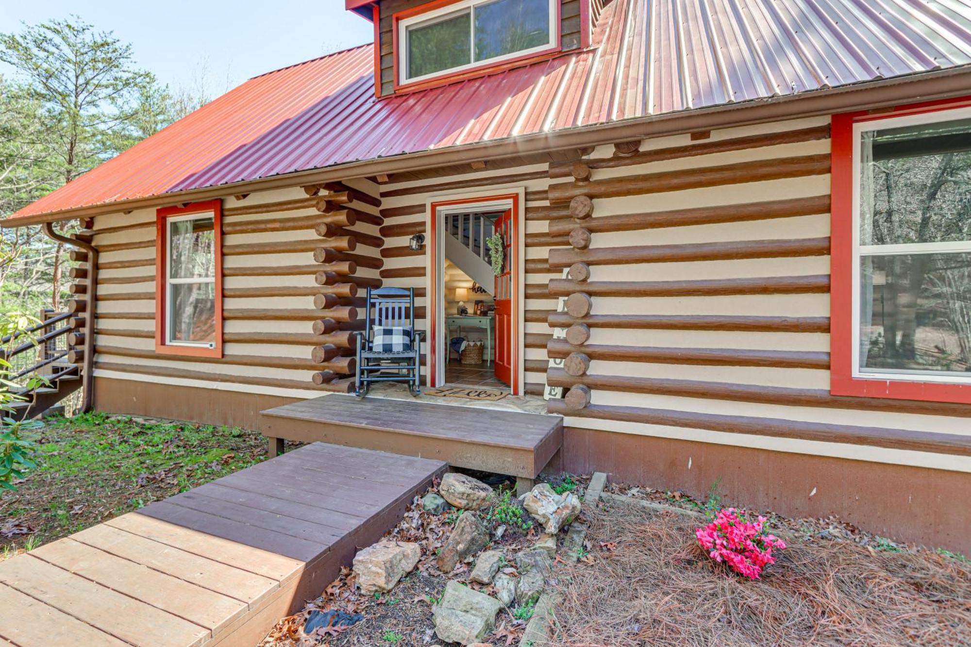 Dog-Friendly Hiawassee Cabin With Decks And Fire Pit! Eksteriør billede