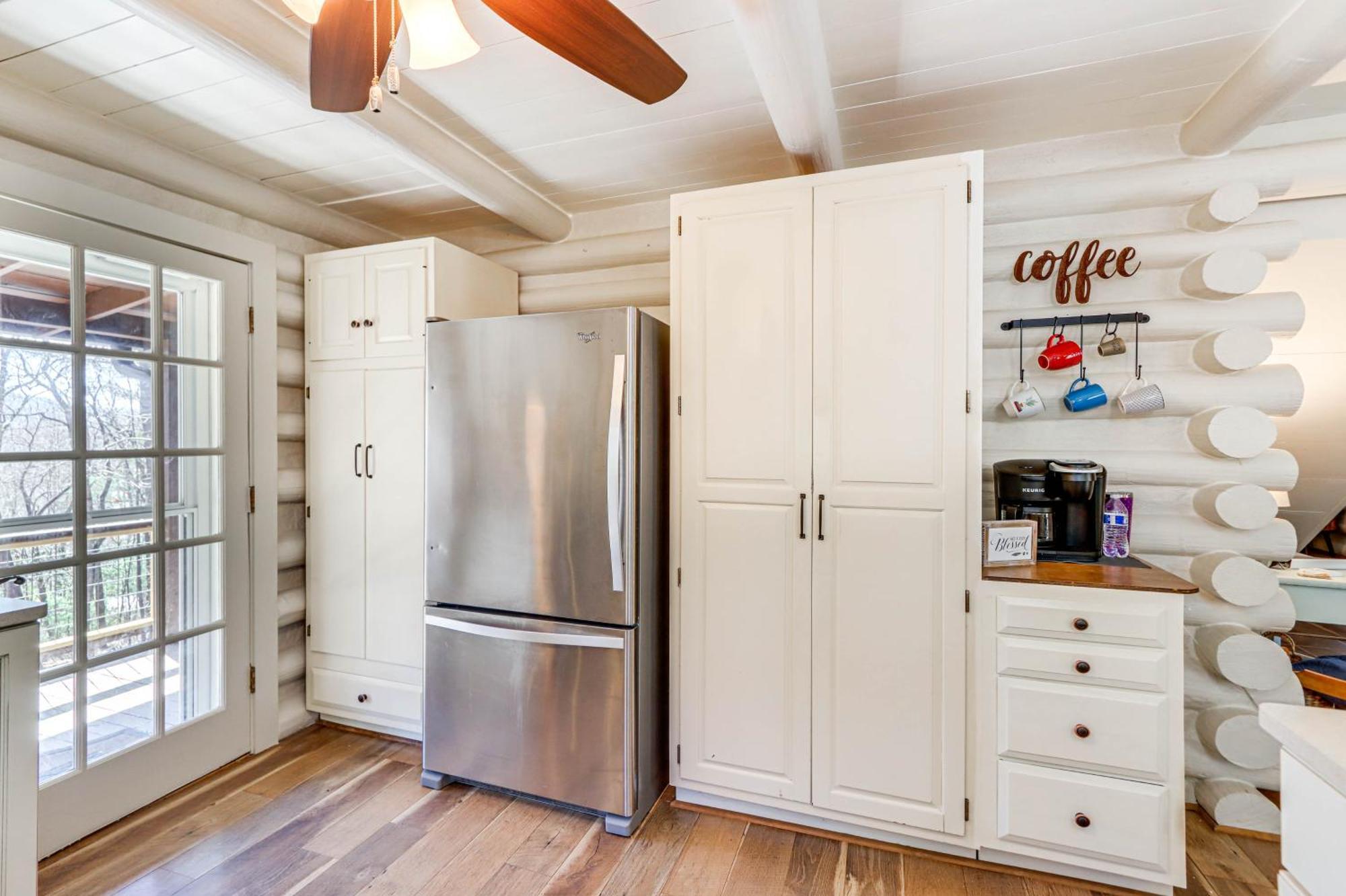 Dog-Friendly Hiawassee Cabin With Decks And Fire Pit! Eksteriør billede