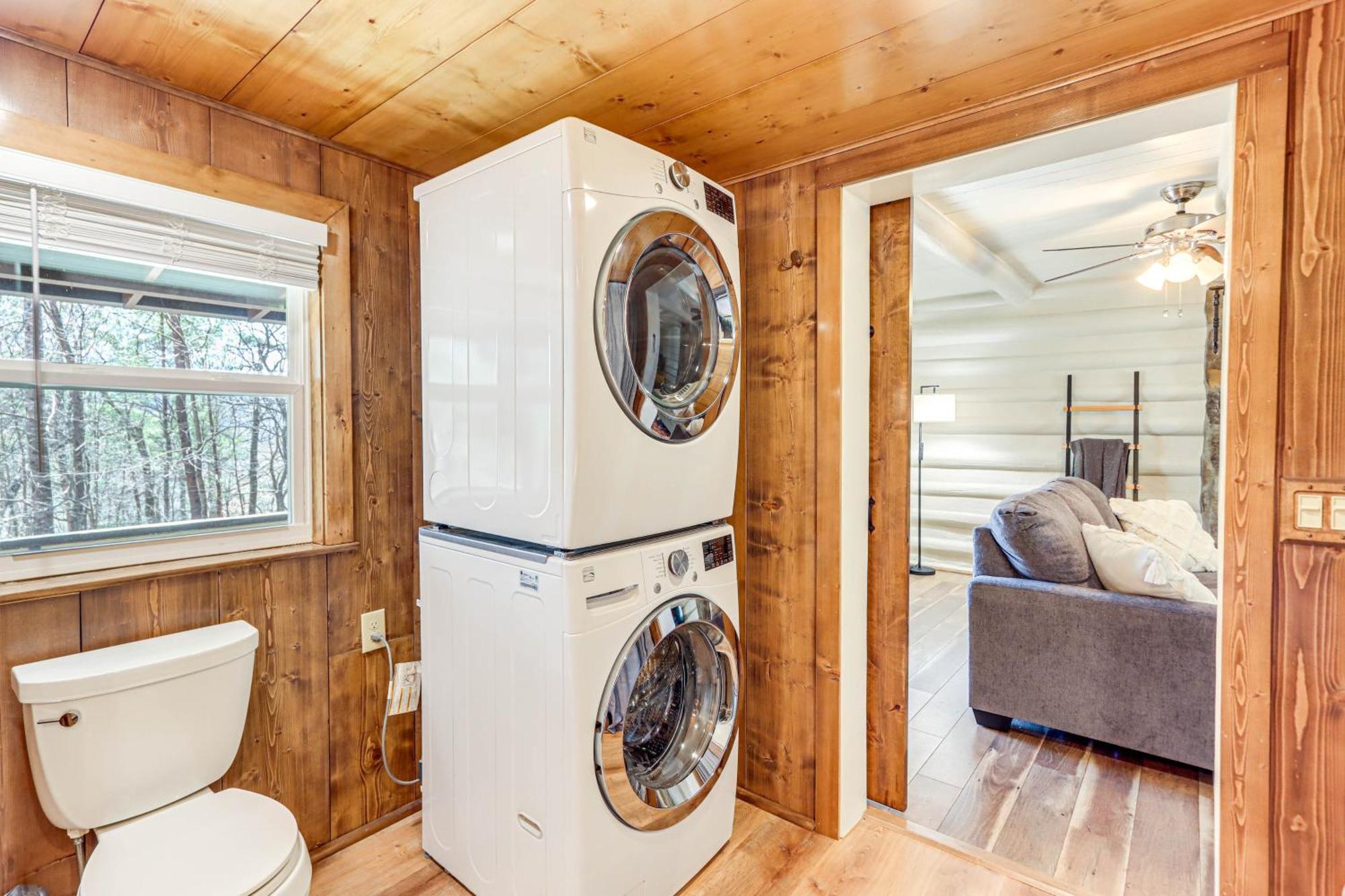 Dog-Friendly Hiawassee Cabin With Decks And Fire Pit! Eksteriør billede