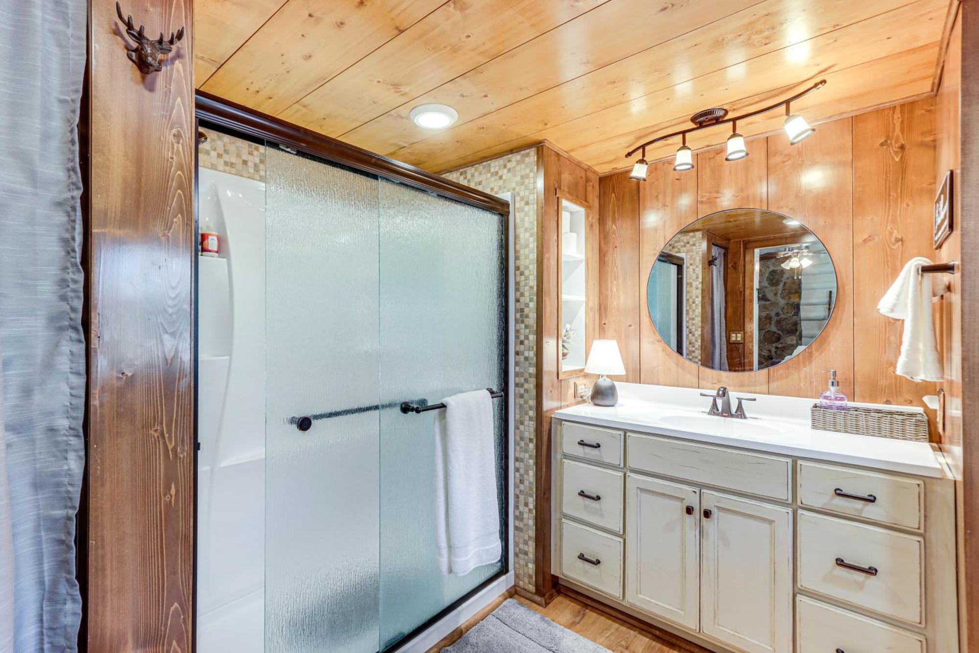 Dog-Friendly Hiawassee Cabin With Decks And Fire Pit! Eksteriør billede