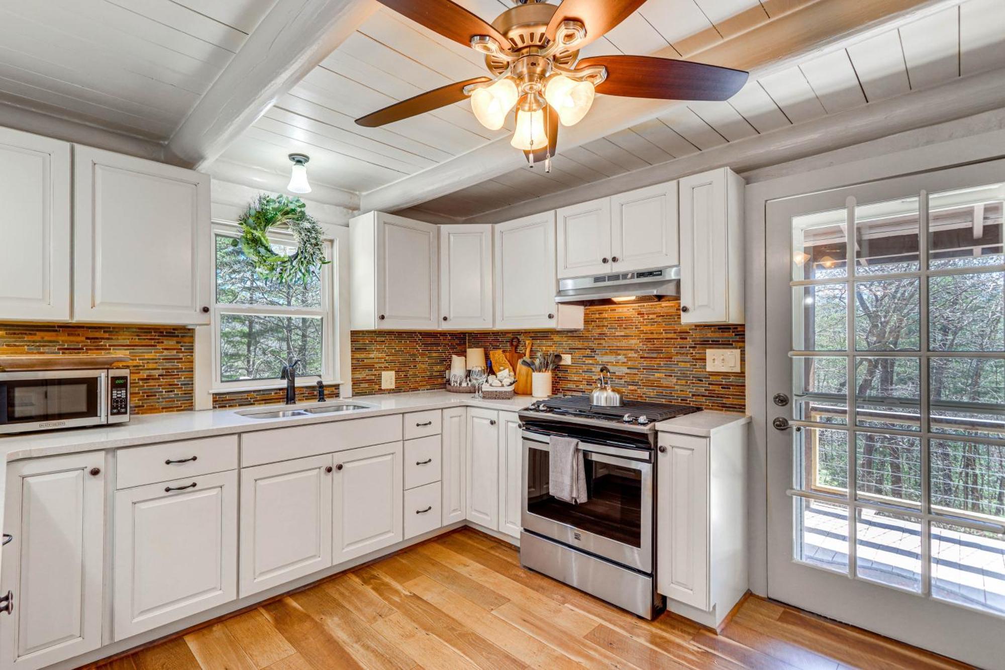 Dog-Friendly Hiawassee Cabin With Decks And Fire Pit! Eksteriør billede
