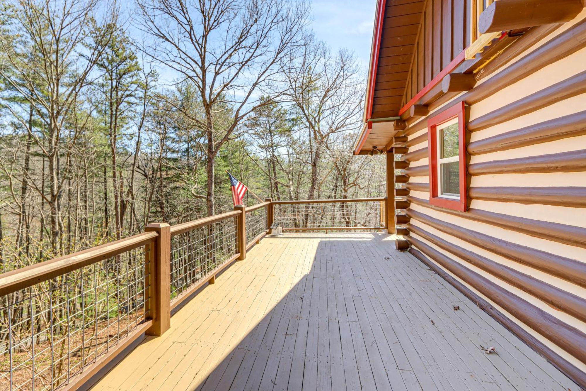 Dog-Friendly Hiawassee Cabin With Decks And Fire Pit! Eksteriør billede