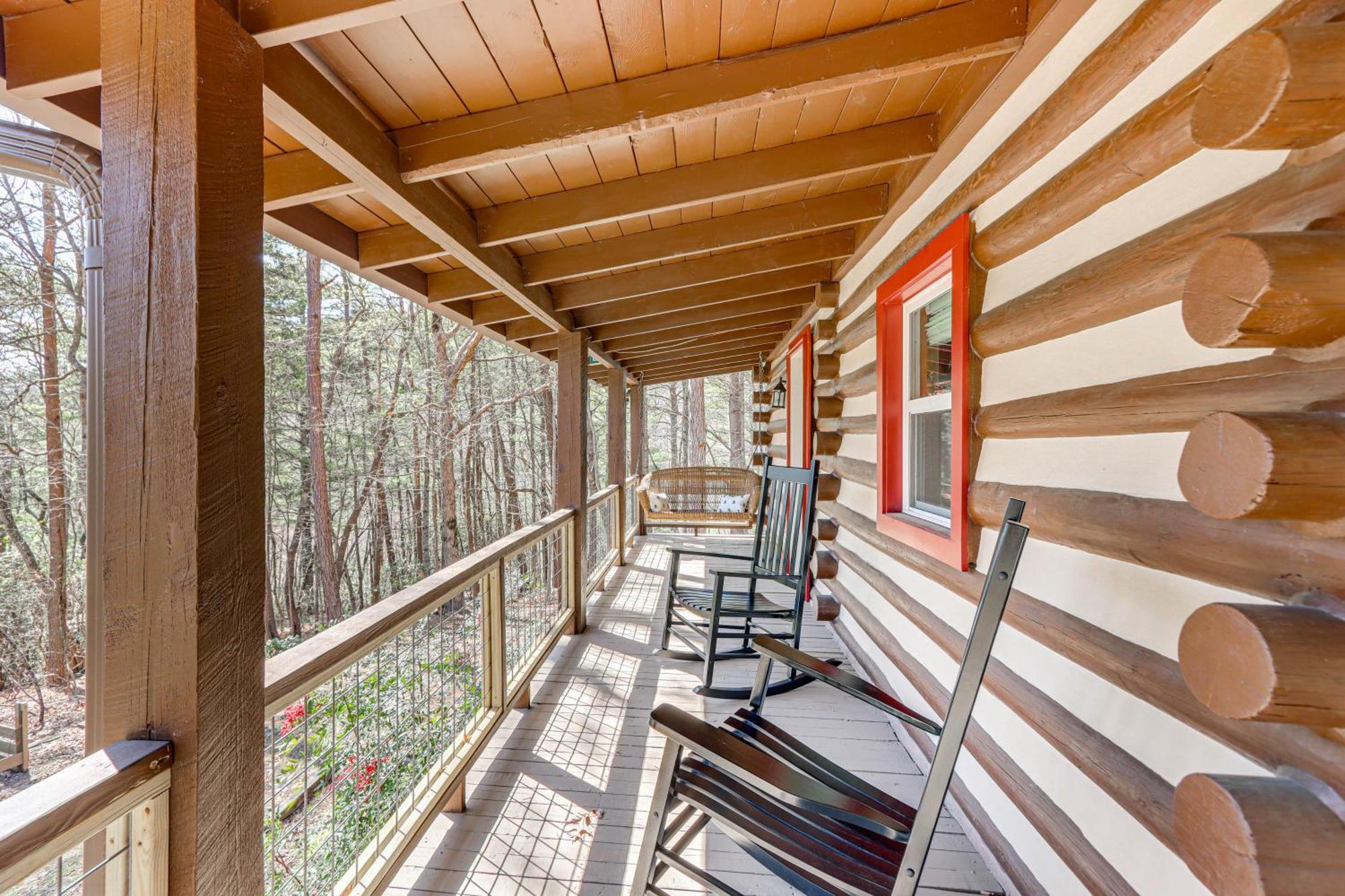 Dog-Friendly Hiawassee Cabin With Decks And Fire Pit! Eksteriør billede
