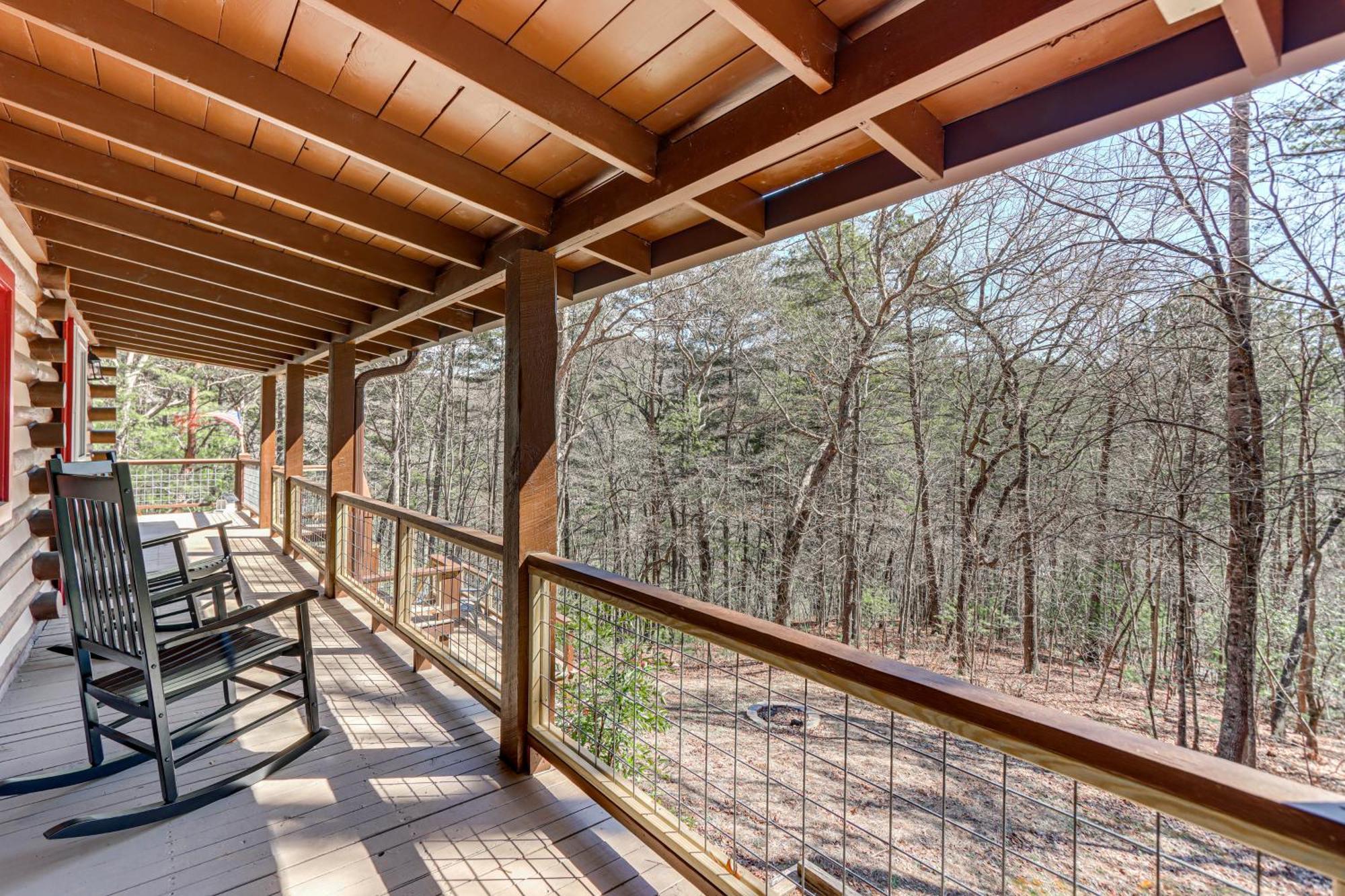Dog-Friendly Hiawassee Cabin With Decks And Fire Pit! Eksteriør billede